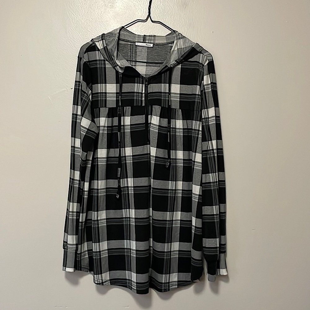 Messic brand black and white hooded plaid shirt. Sz XL